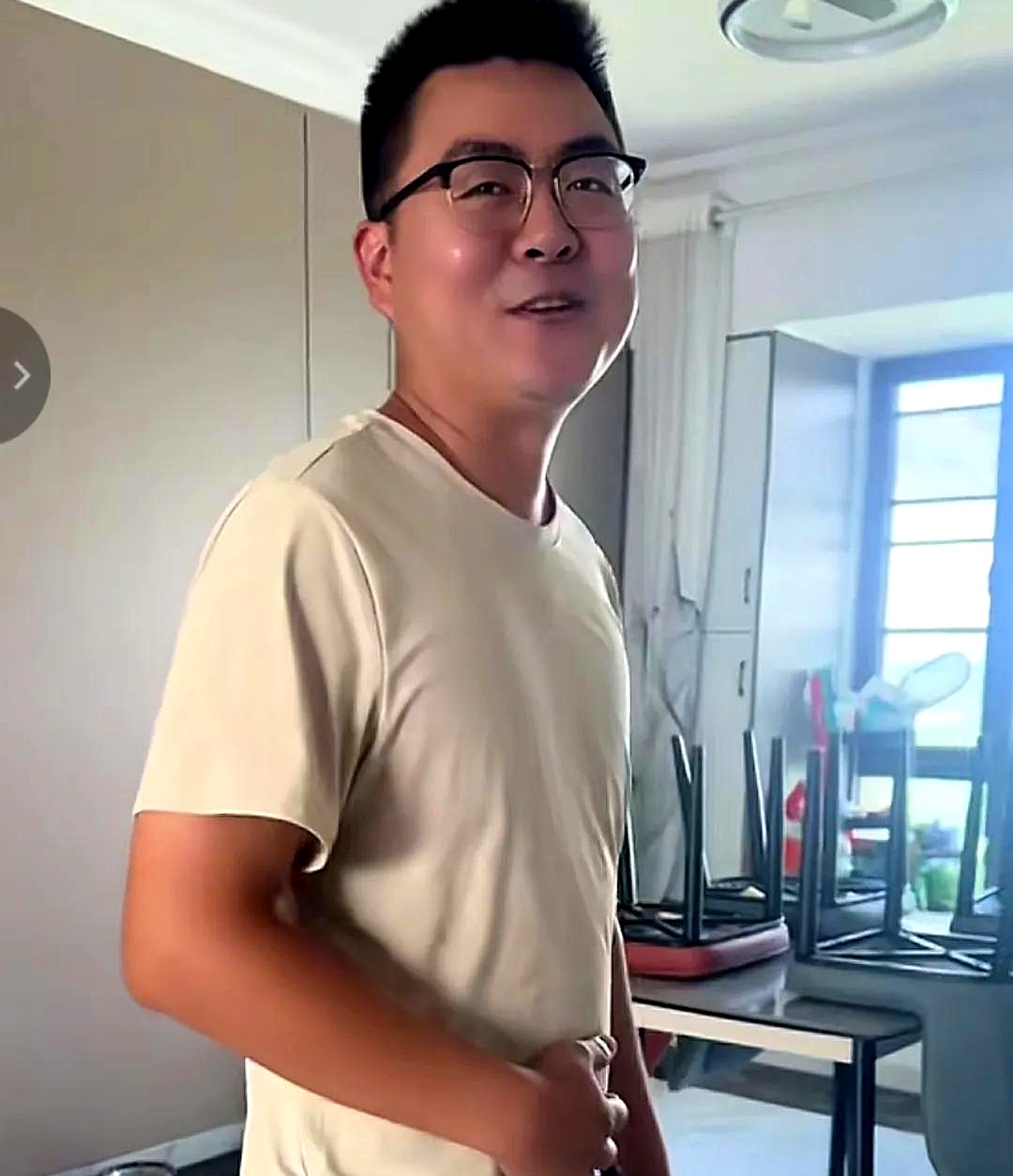 田静今天特地发了郭威的短视频 大家看了都夸许敏有个帅气的儿子