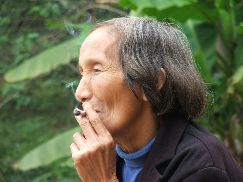 耿亮是一个自以为很聪明的人