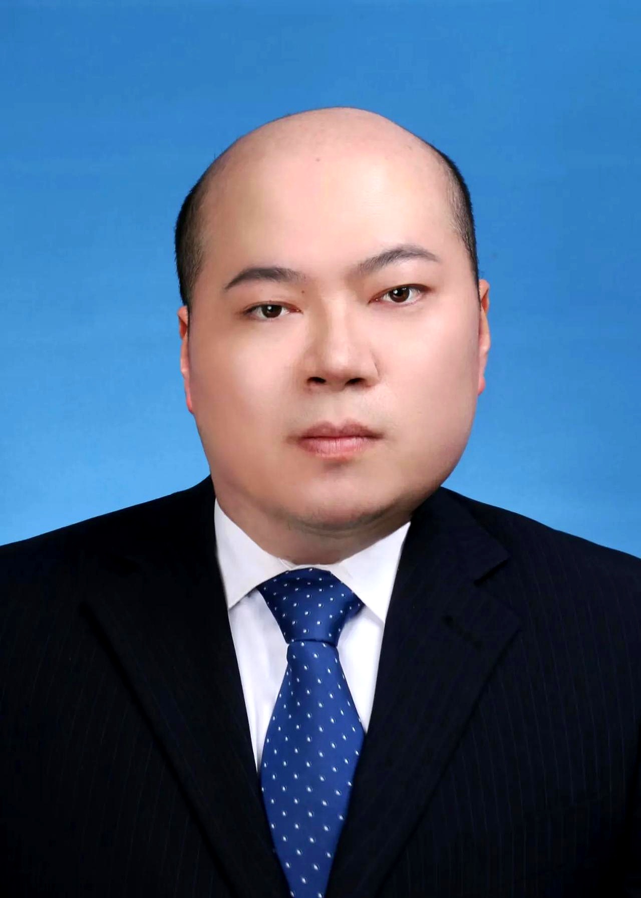 他本科和博士都从清华大学毕业,毕业时间分别是2013年和2019年