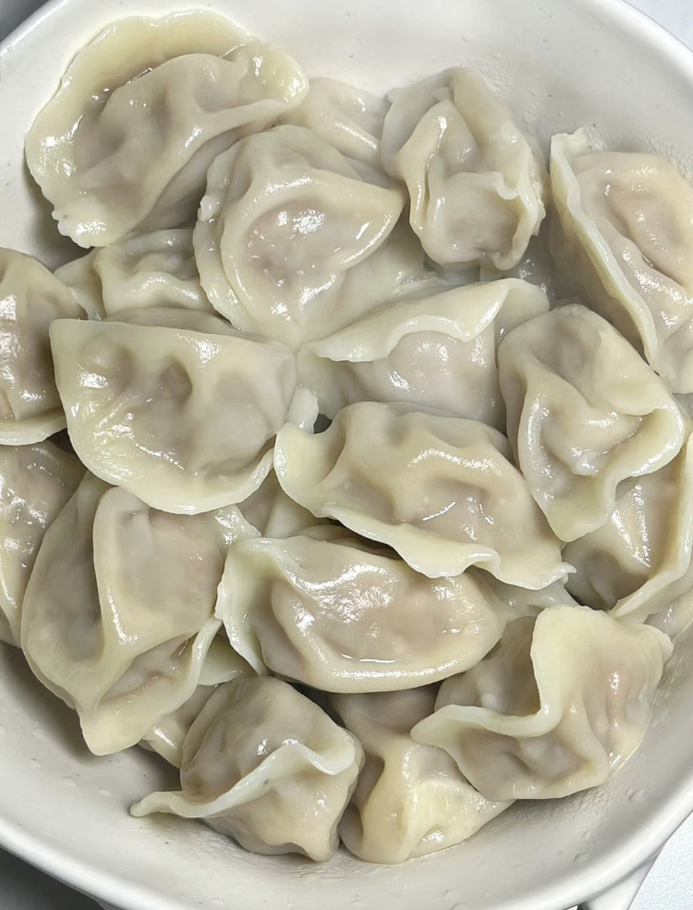 冻水饺子的正确煮法  大家好,我是张大神,今天分享煮速冻水饺正确做法