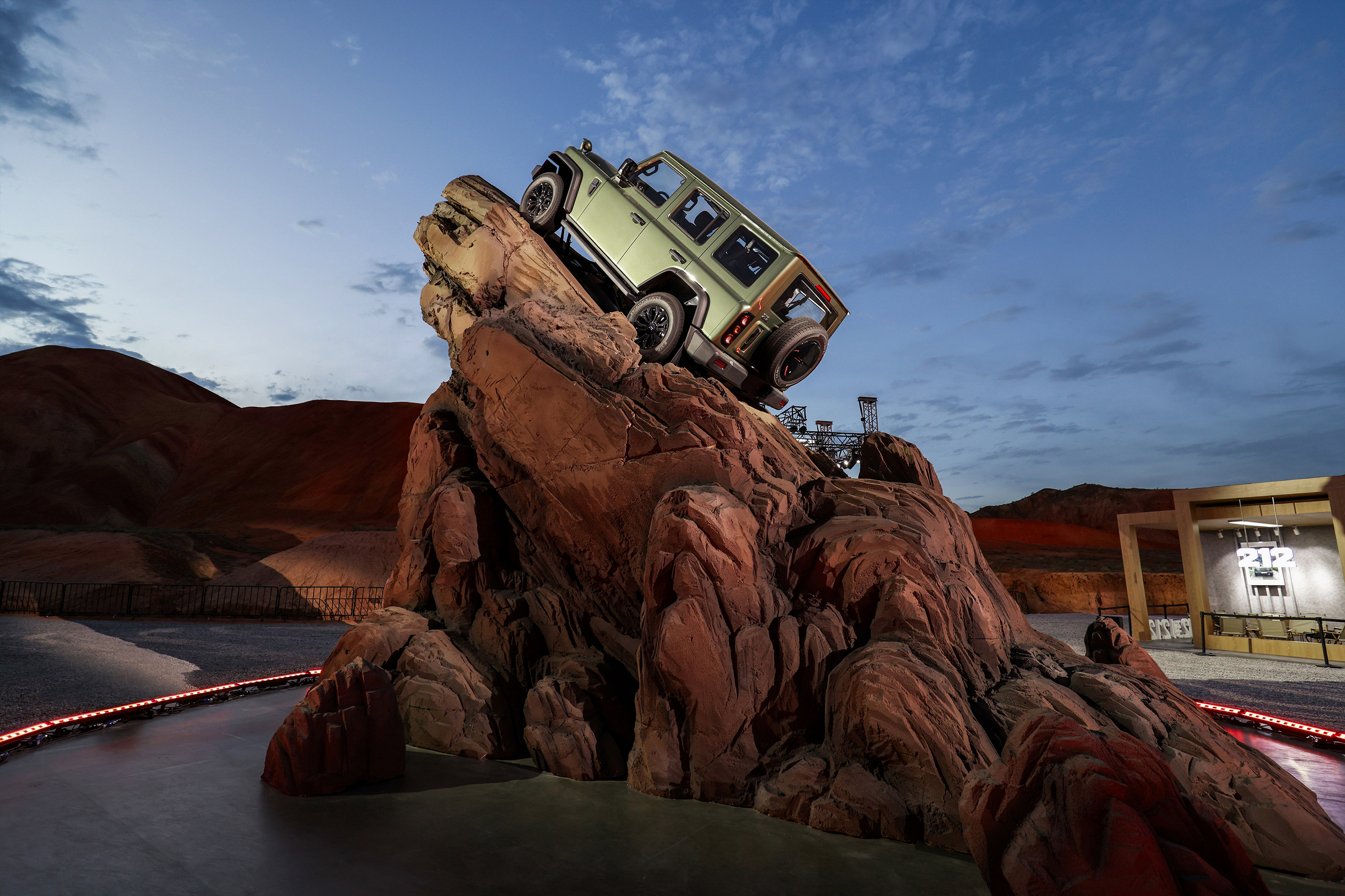 同时,不得不感慨中国车市的盛卷,就连硬派越野车如此专业且小众