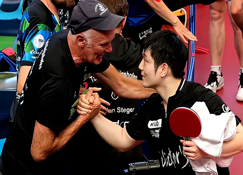 这份对乒乓球运动以及对"东哥"的真挚情感,着实令人动容