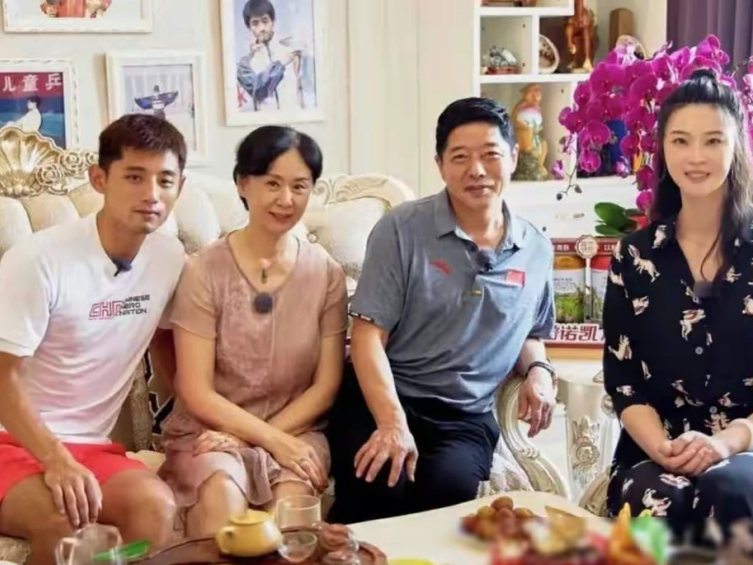别把她跟张继科扯一块儿啊,他俩可不是男女朋友关系