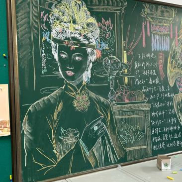 历时五天,我们班的黑板报算是大功告成了!