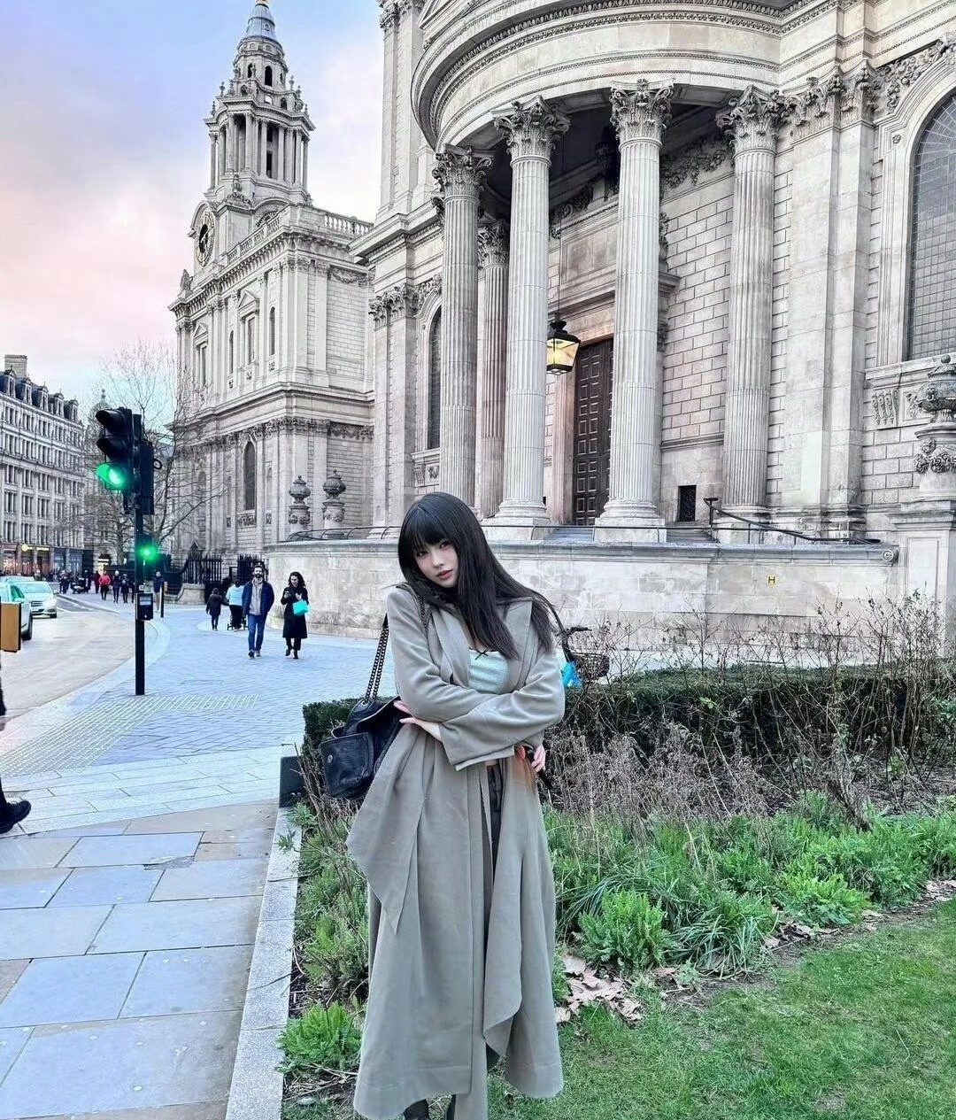 我的天刚刷到汪峰大女儿小苹果的近况这基因真是绝了