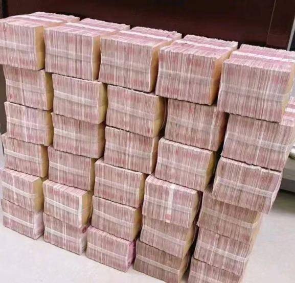 夫妻月入一万,年存 6 万已不错,20 年 120 万,可买房买车花掉百万,所
