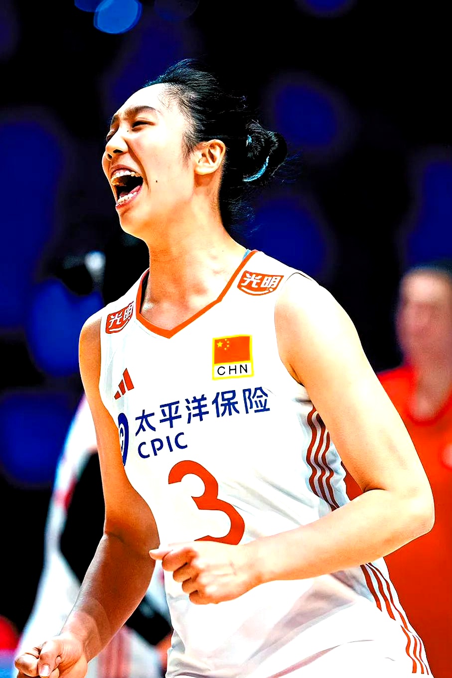 中国女排打日本队,不妨试试新战术:让年轻的唐欣或