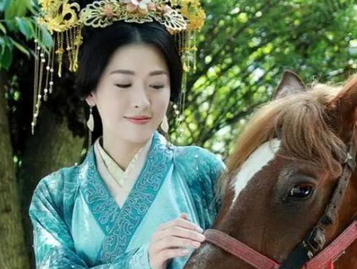 新婚之夜,宾客纷纷散去,卫青迈进洞房