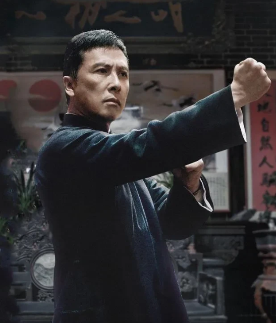 咏春拳名气大,一是因为李小龙师承叶问,李小龙名气太大,所以咏春拳