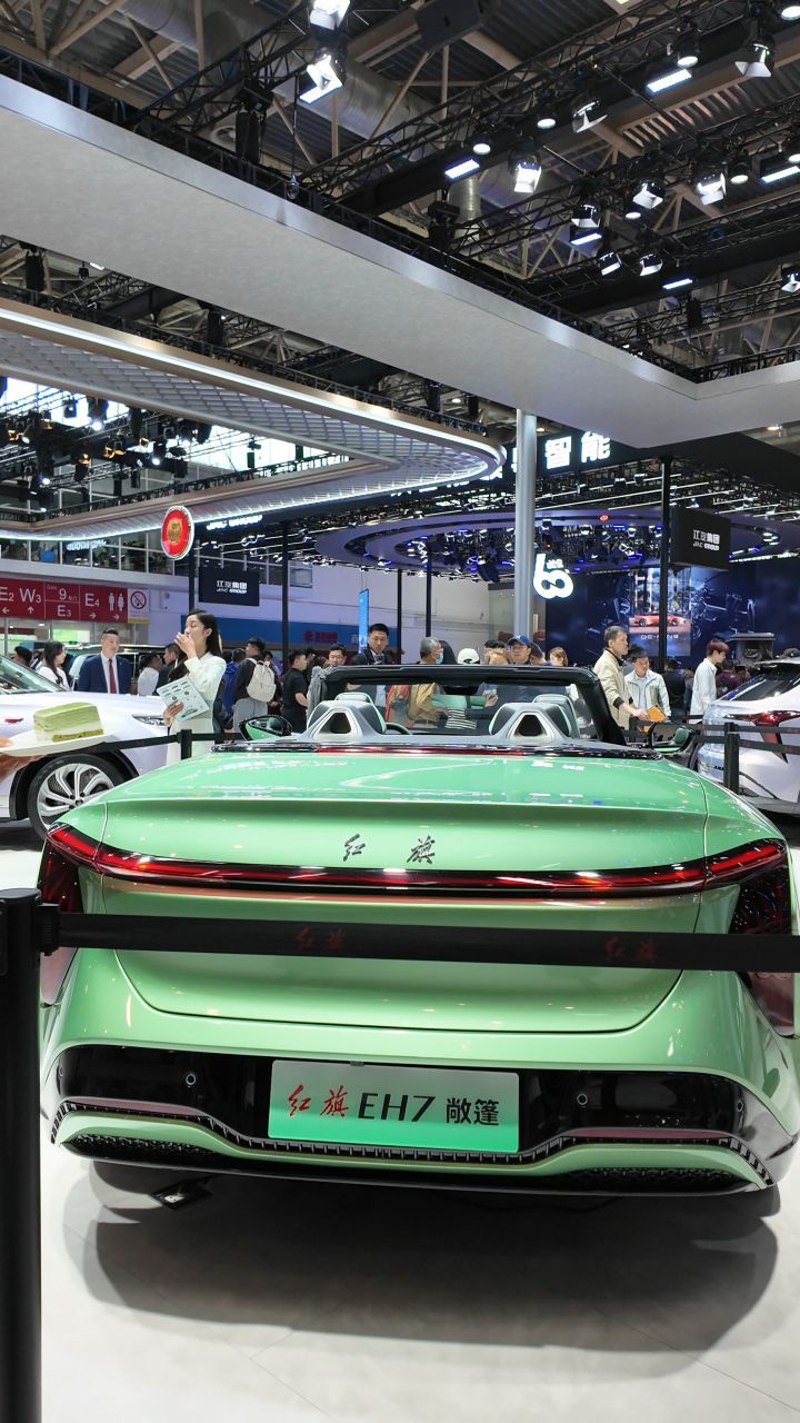全新红旗eh7敞篷版,基于红旗eh7打造而来,长宽高分别为4980*1915*14