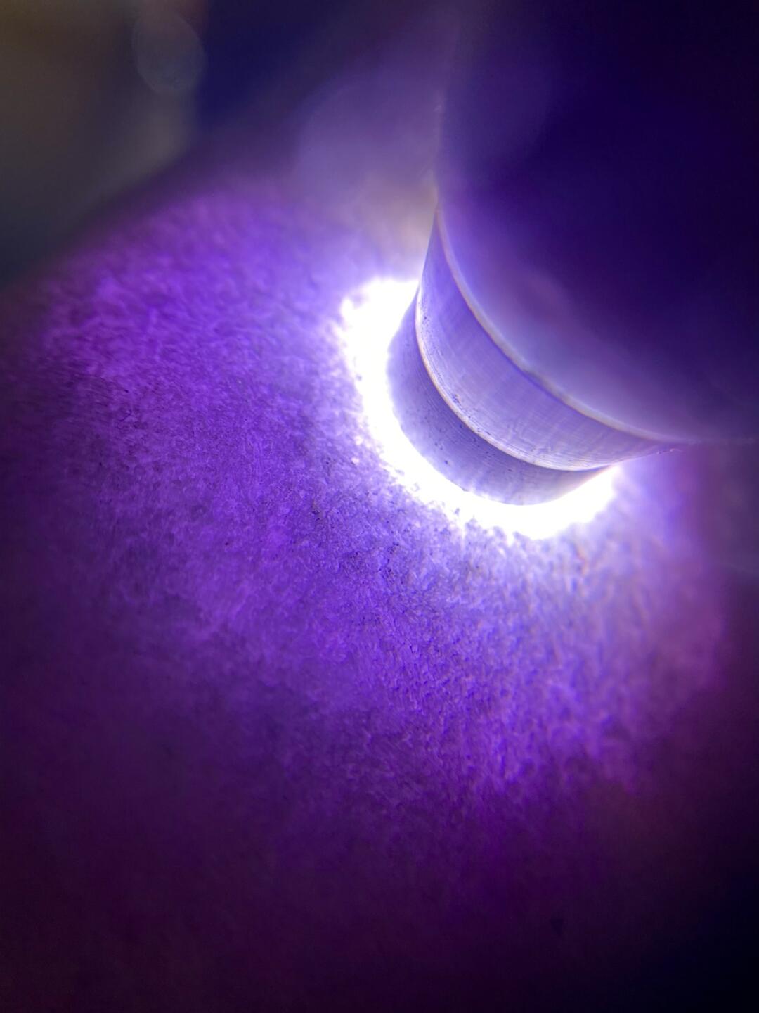 85公斤,木那紫罗兰,妖紫见光不死,色泽艳丽,肉质细腻,种老肉质细腻,白