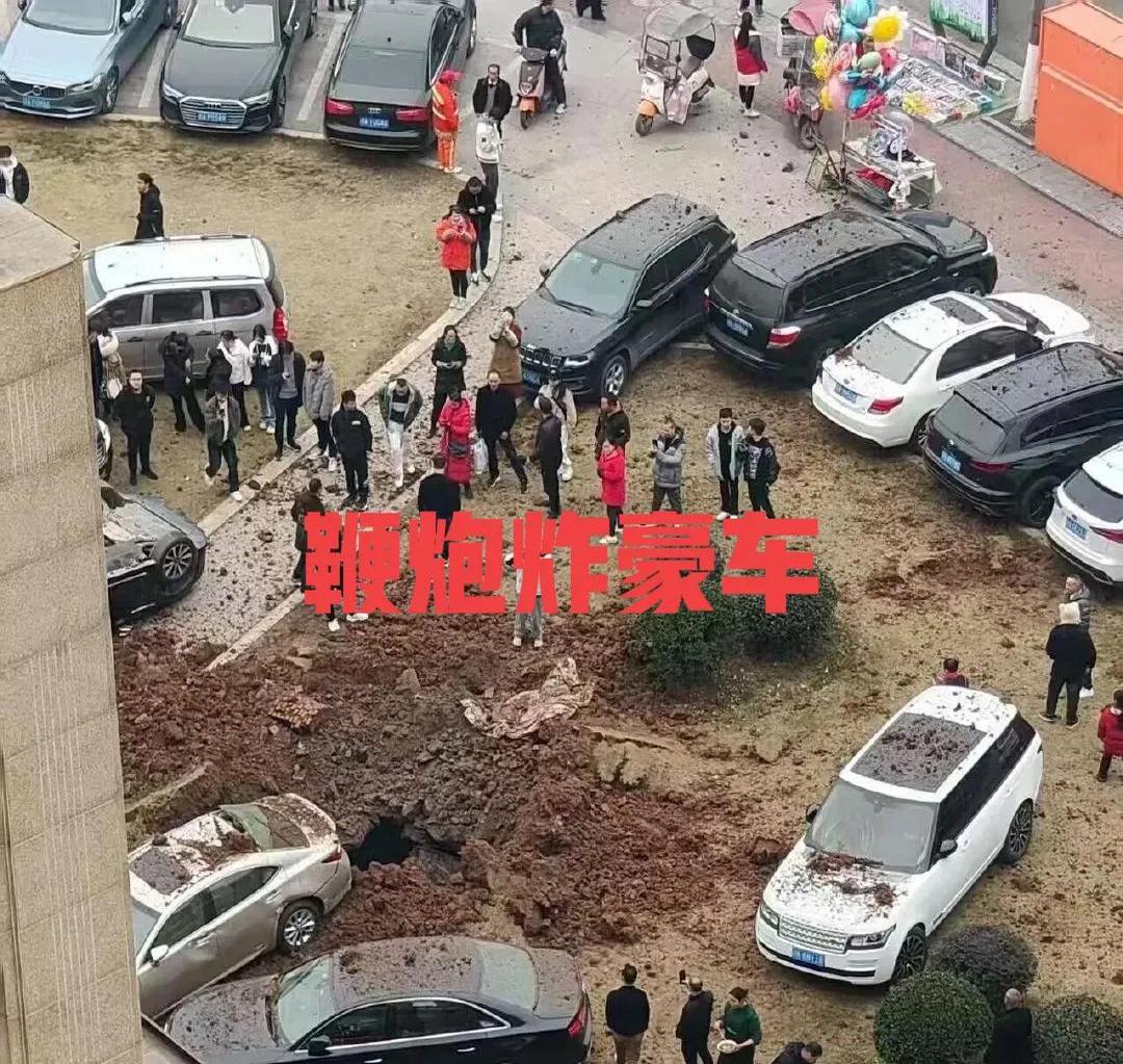 瞬间闯了一个天闯啥糾c事件图片高清巴南李家沱货车冲突四川军车过街