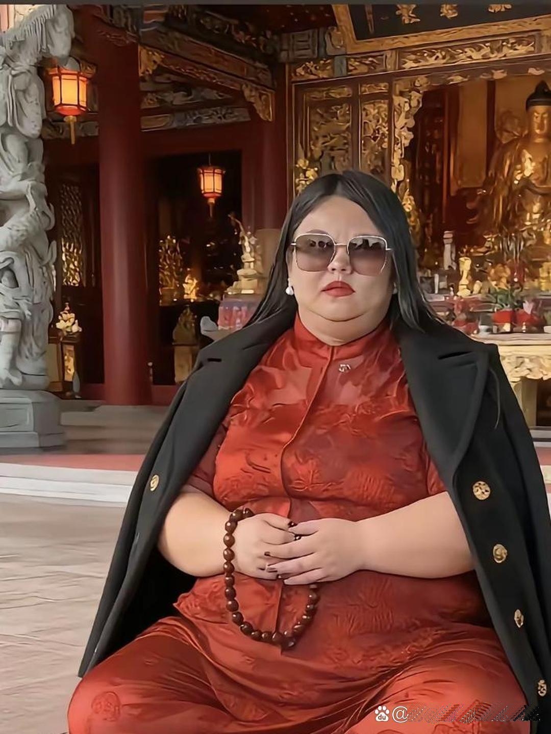 李湘这身装扮能让我挣好久了