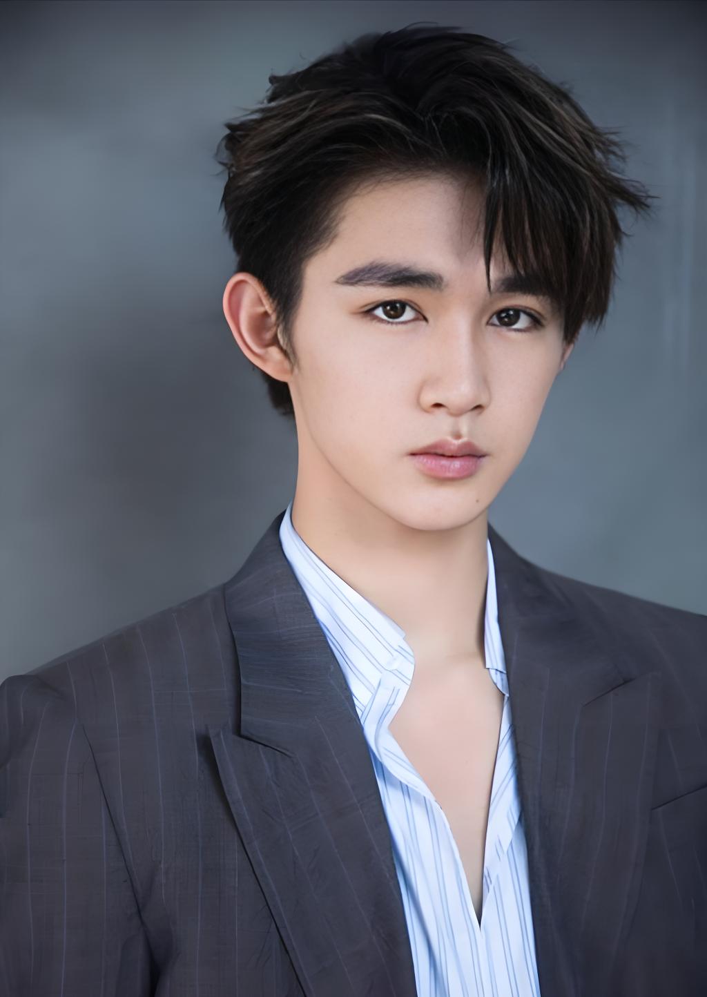 荣梓杉:心肌炎阴影下,恋爱,抽烟背后的成长争议