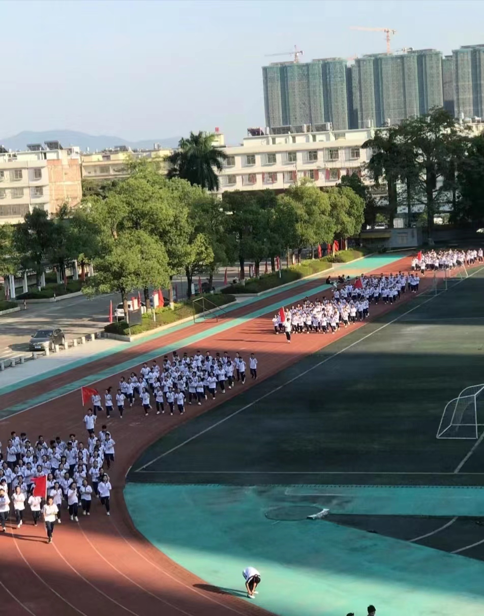 我鲜活而又热烈的高中三年 记忆会变得模糊,但感觉不