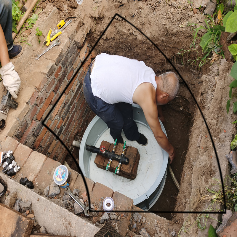 弱电手孔井可以将线缆隐藏在地下或建筑物内,避免线缆裸露影响环境