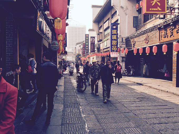 1,太平老街 太平老街是一个文化街区,能看到很多长沙特色的老房子