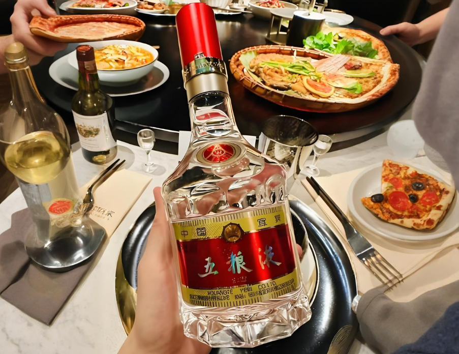 "杜甫千年前醉饮"重碧酒"(五粮液前身)时,大概想不到这杯中之物竟能