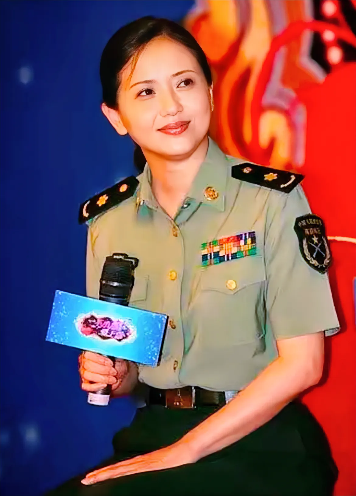 她年轻时的美貌,毫不夸张地说,可以完胜现在所有的小花