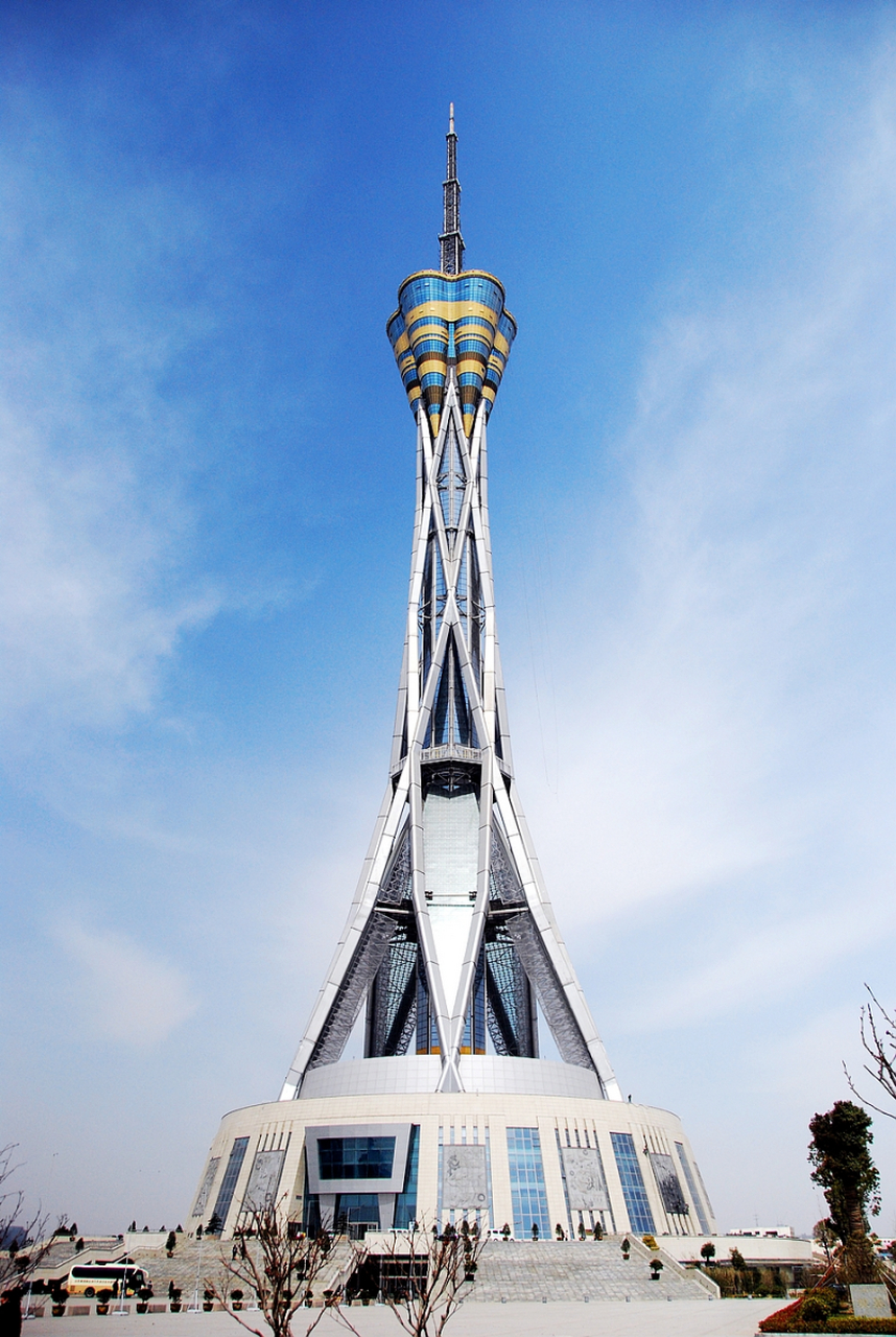 暑假一起逛郑州# 郑州中原福塔,以其巍峨身姿傲立于天际,挑战你的