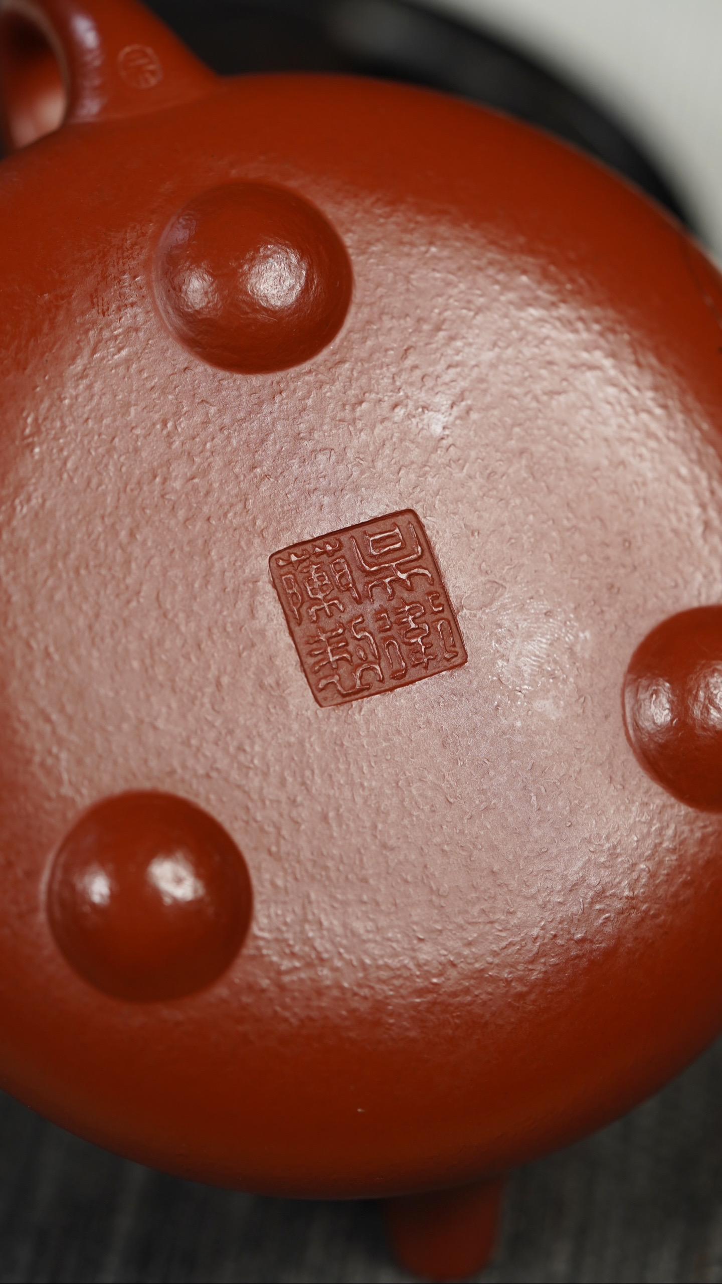 点击头像看直播# #收藏#独特的造型设计,让这把紫砂壶充满了艺术感