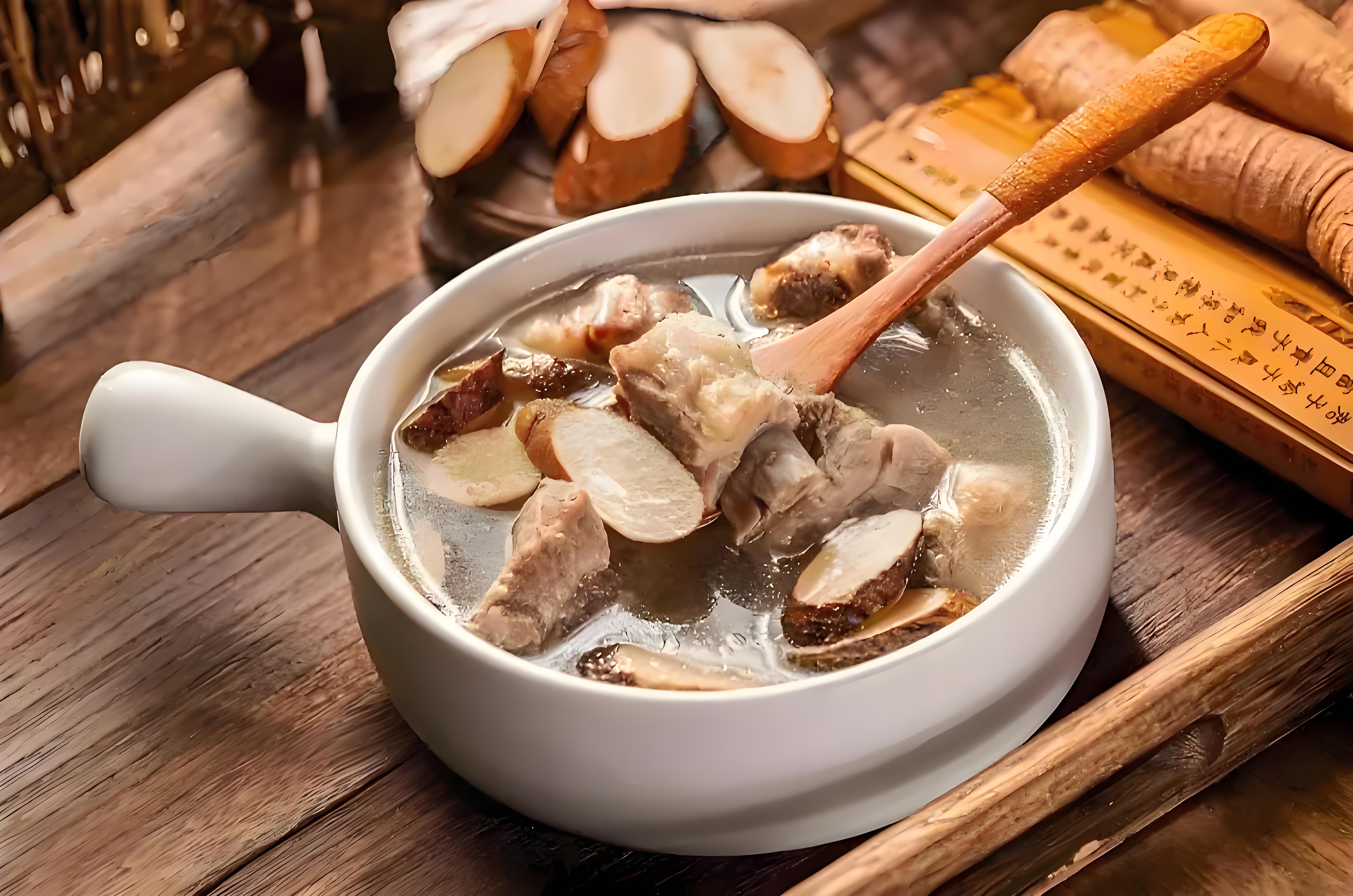 秋天干燥,容易伤肺,建议用滋补的汤水来滋养肺部