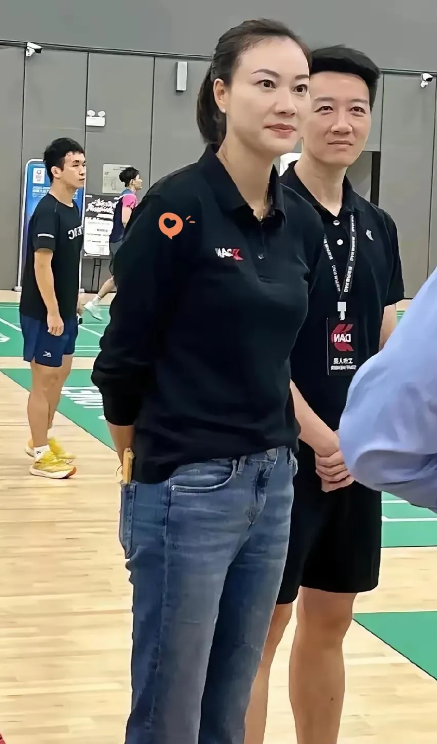 谢杏芳素颜比化妆还出挑,原生态美藏不住!