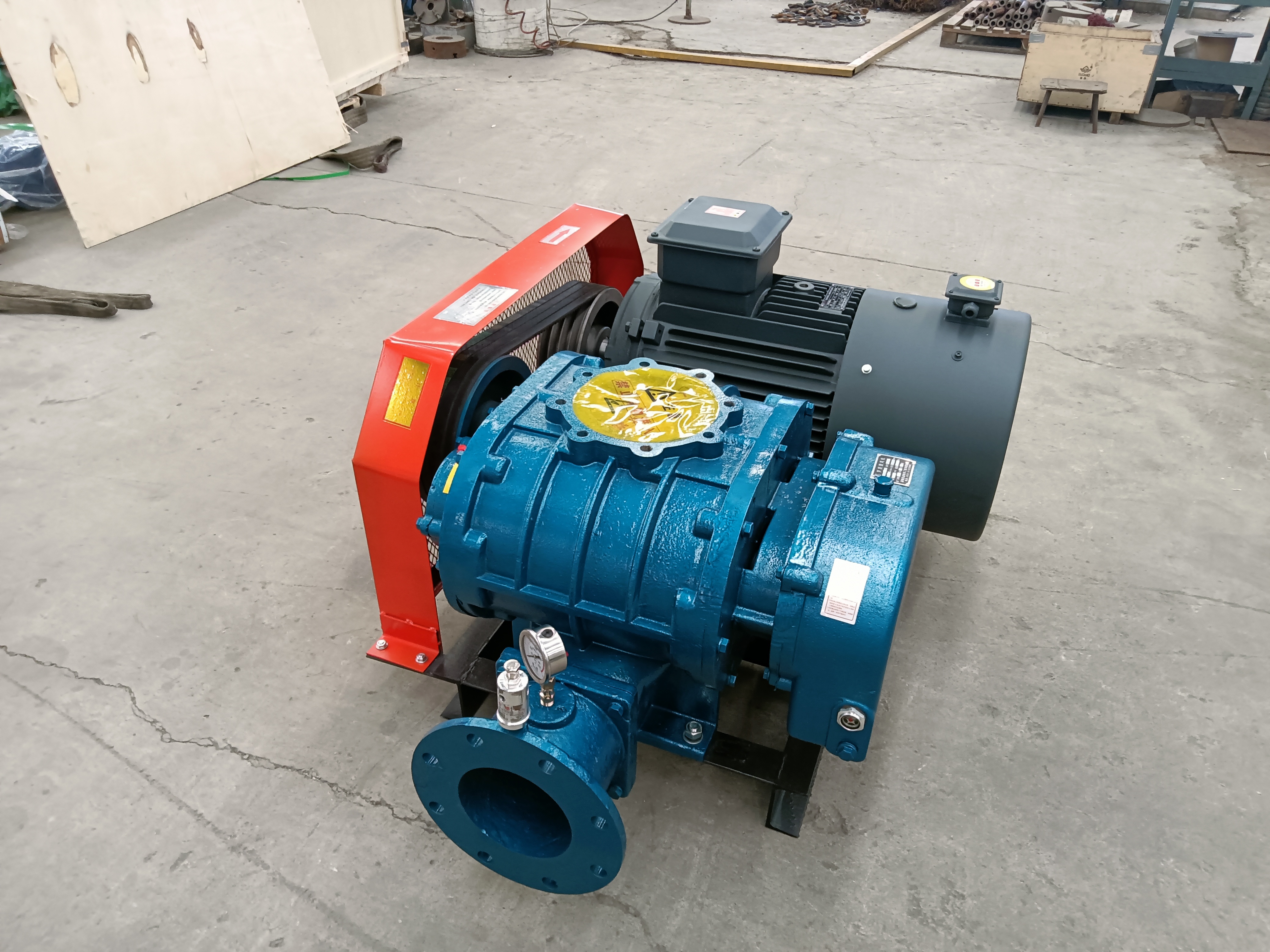 罗茨鼓风机的调节方法主要有两种:一种是放风法,虽然