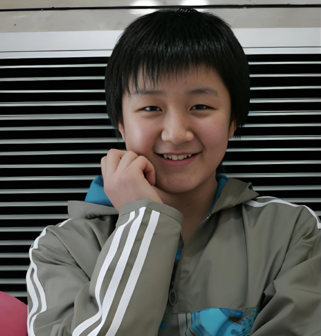 陈梦小时候的照片曝光,大梦从小就是个美女,一股子不服输的劲儿!