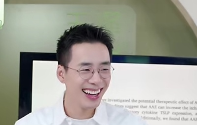 九点半之前,订单还没破千,屏幕前的粉丝稀稀拉拉,像秋天掉光叶子的树