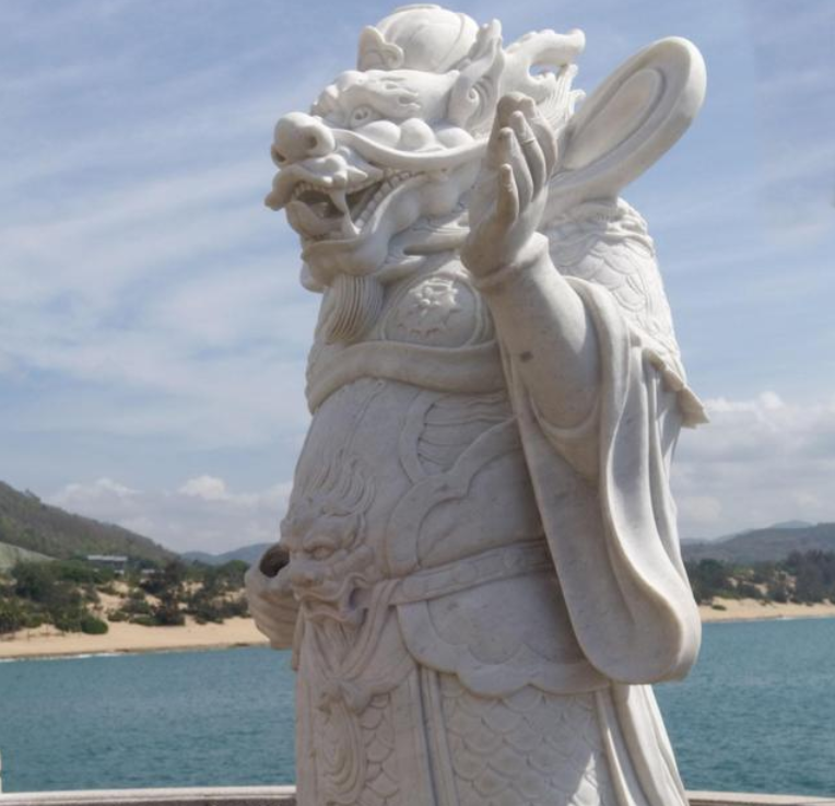 龙王的概念源远流长,其原型可追溯到古代的雨水与河流崇拜