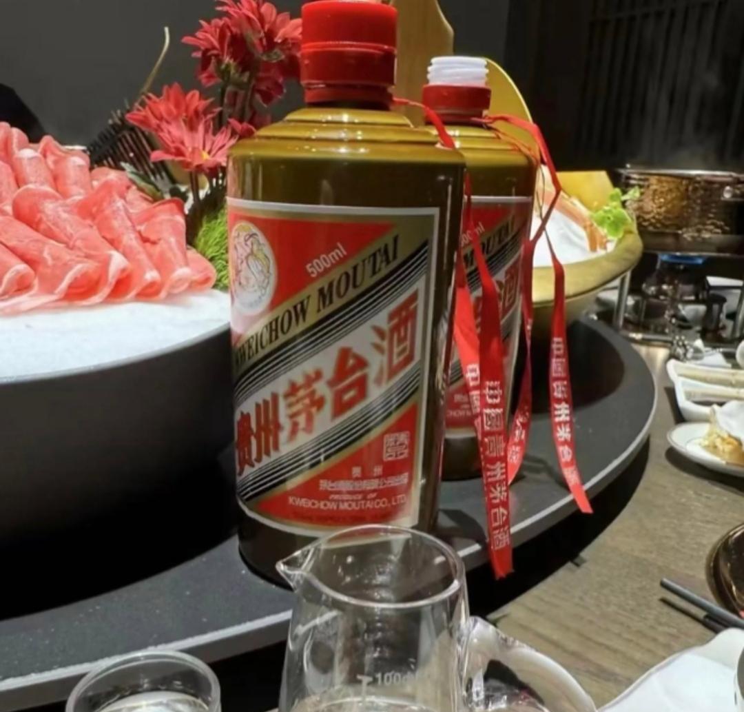 有个老板跟女员工喝酒后发生了关系,后来老板说负责,直接给了20万,这