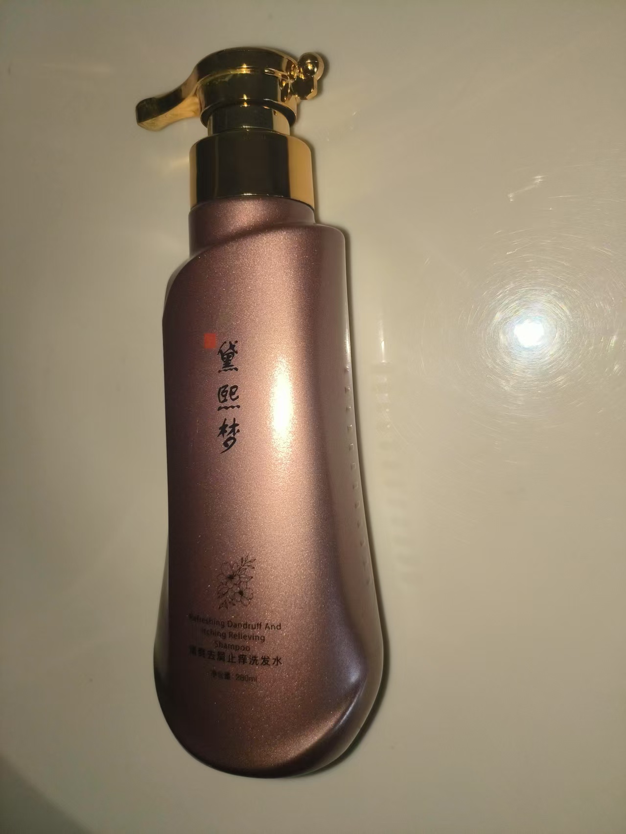 本文为您揭秘,哪些洗发水特性能有效对抗头屑过多,从温和清洁到深层