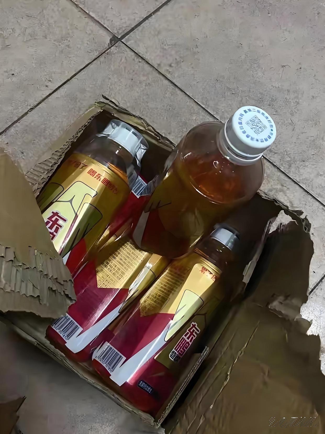 在广东工厂宿舍有个打工仔每天起码干掉8瓶东鹏特饮还嚼槟榔抽烟