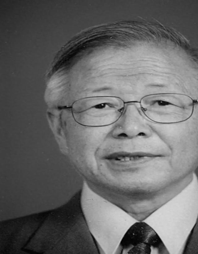 一本泛黄波兰史笔记本静静躺在北大历史系资料室角落