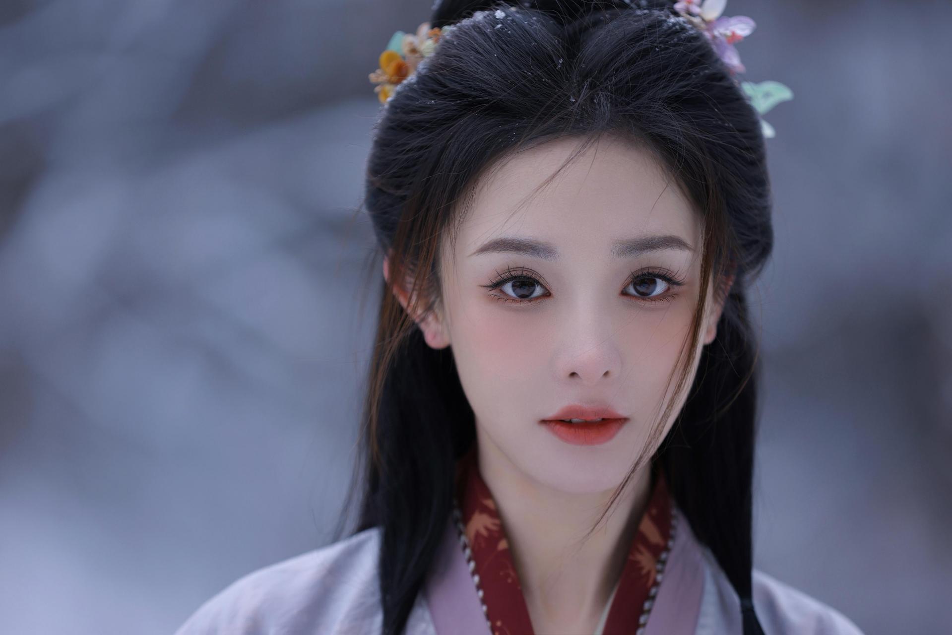 紫衣翩翩,宛如仙女下凡.