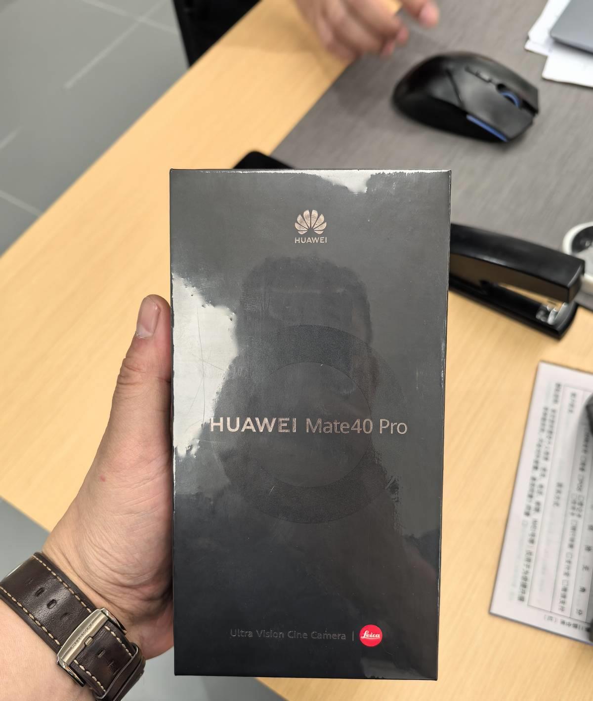 等了半小时屏幕亮了emui11的开机动画冒出来活