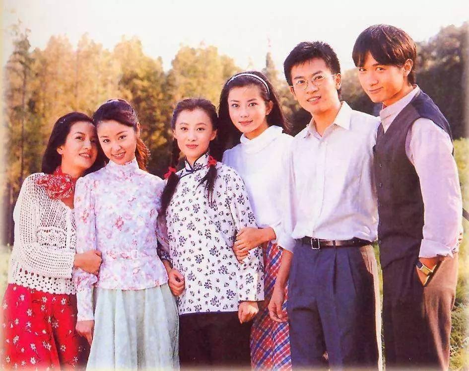 尤其是《还珠格格》和《情深深雨濛濛》,赚走了我们太多眼泪,让我们对