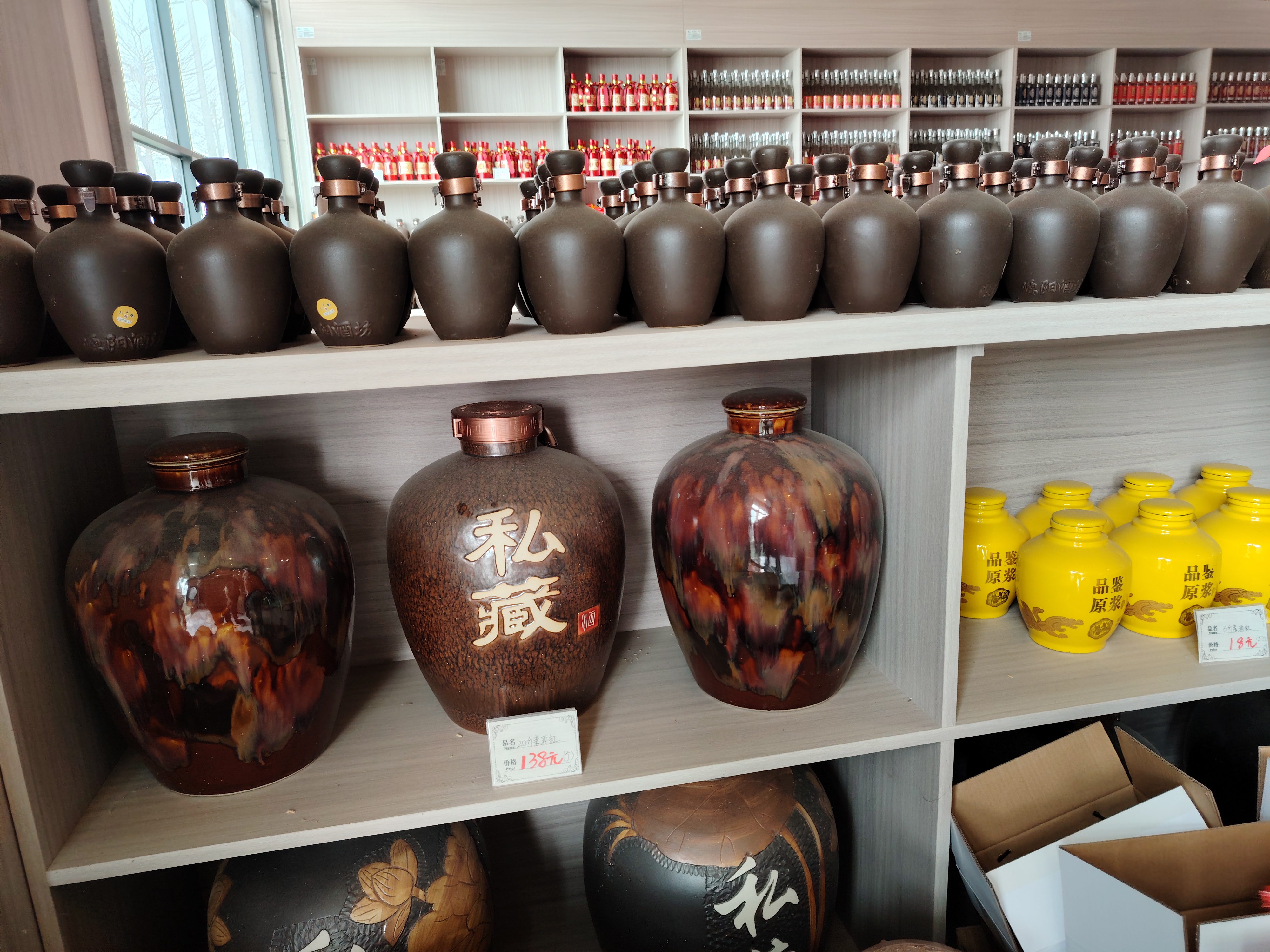 公司有六王五黑酒,六王三花酒,锦绣容州酒,六王小酒,喜宴酒等系列产品