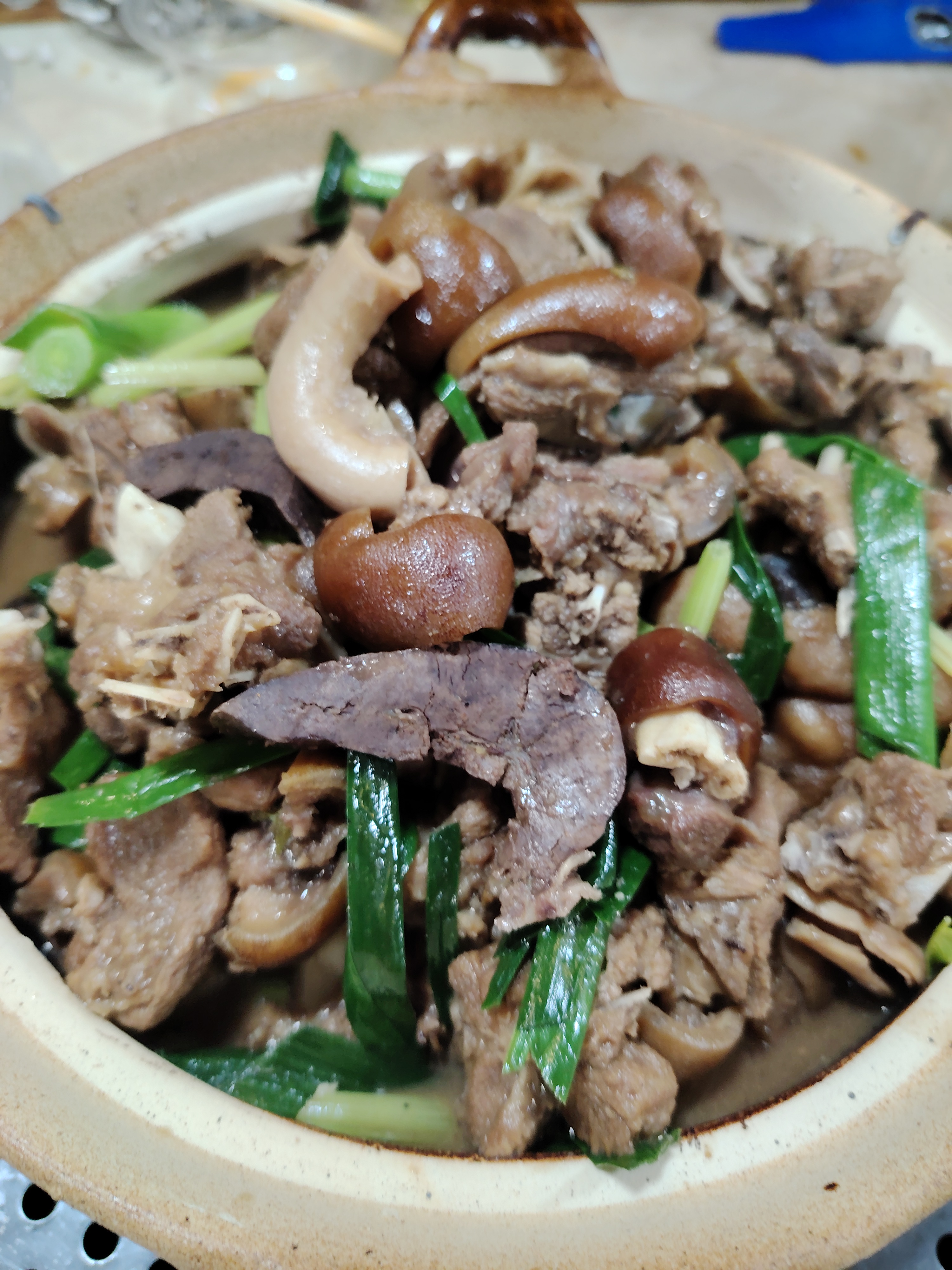 当然要点他家的招牌菜酸汤猪脚,鸡皮果红宝石,鸡皮果空心菜了