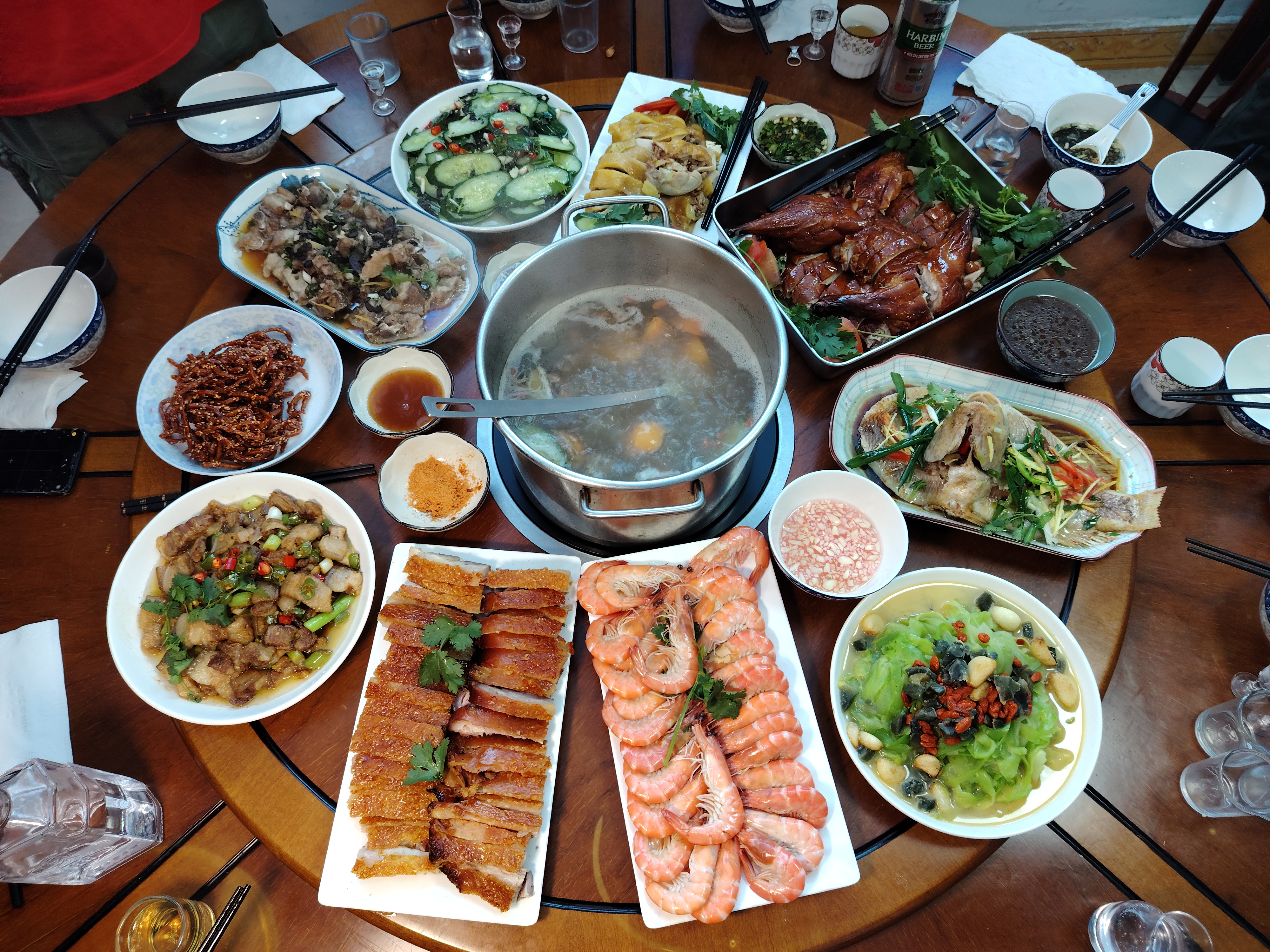 中国烹饪大师宋海新在工作室煮了一桌菜请我和7个美食大咖吃饭,还做了