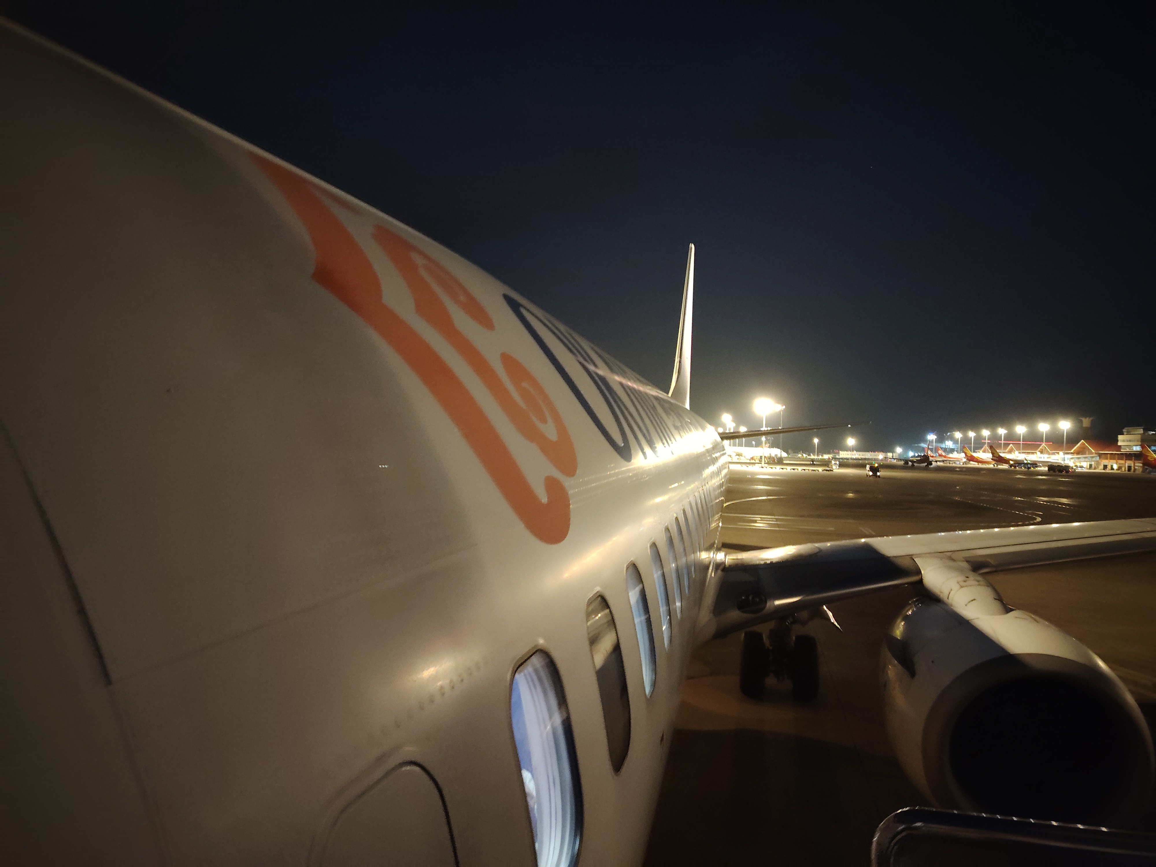 从三亚飞南宁,广播说有个人没到,要等一下,后来也不知道上飞机了没有