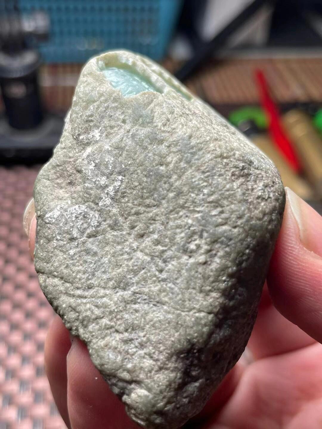 翡翠原石,如同一根精美丝线,串联起历史的记忆