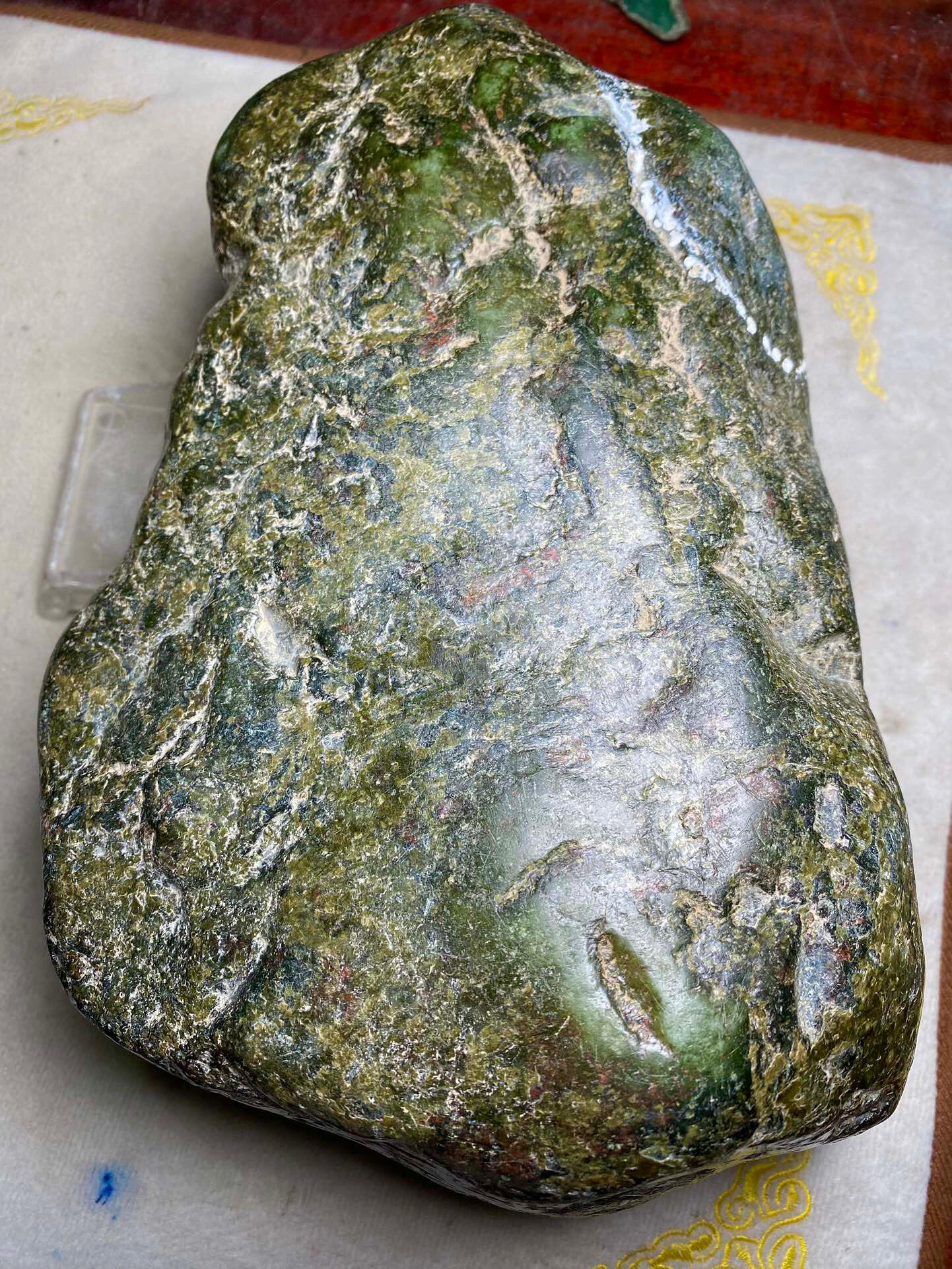 "街头喊卖翡翠石,吆喝声成俚语诗",市井叫卖的吆喝化作原生态诗谣