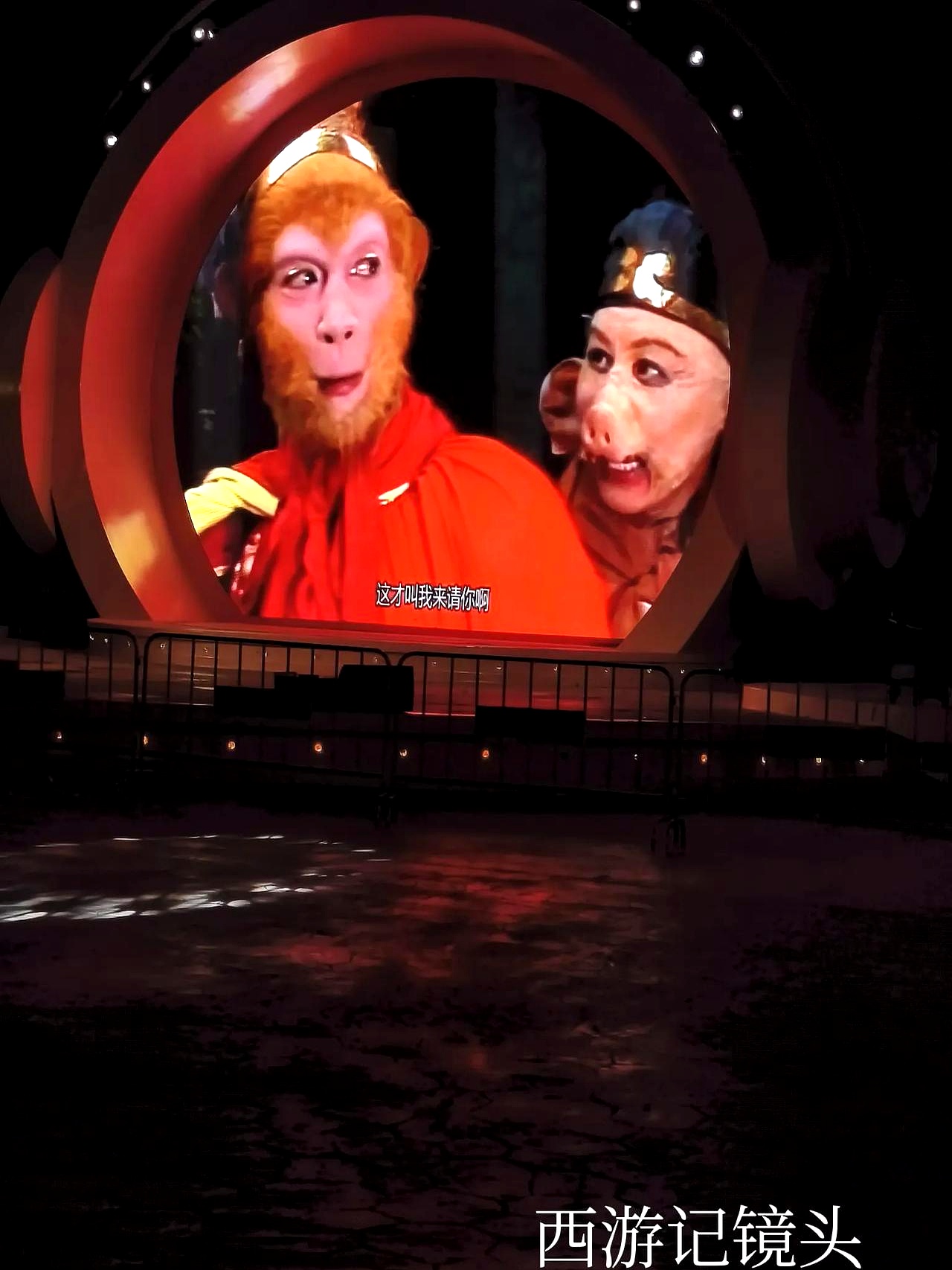 跳完广场舞,电梯里两个老太太聊天,一个对另一个说:"你真好,老伴儿