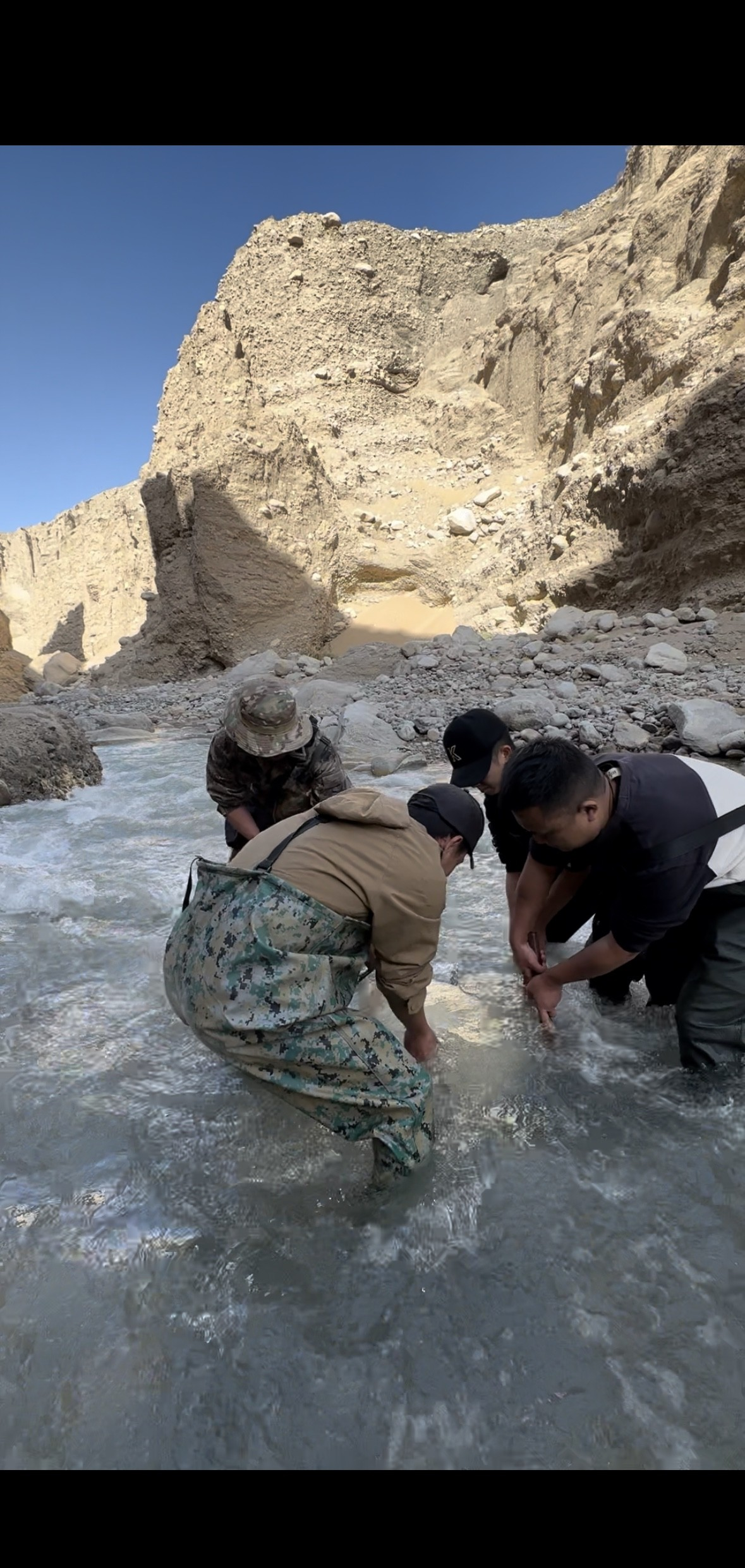 我被骗了,花了一万多块钱跑来新疆捡玉,结果发现根