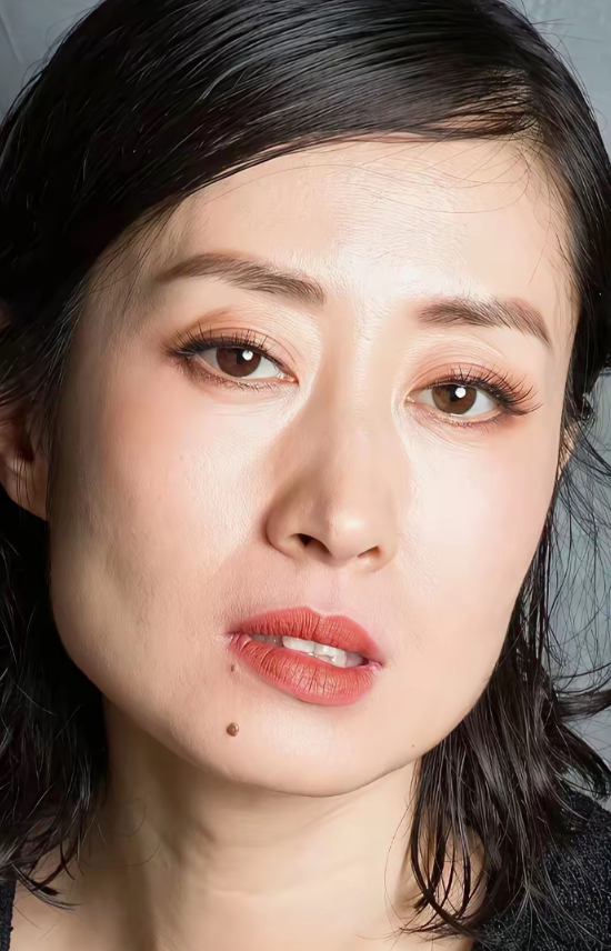 说真的,一直没get到刘敏涛的长相.她长得不丑,但绝称不上美 女