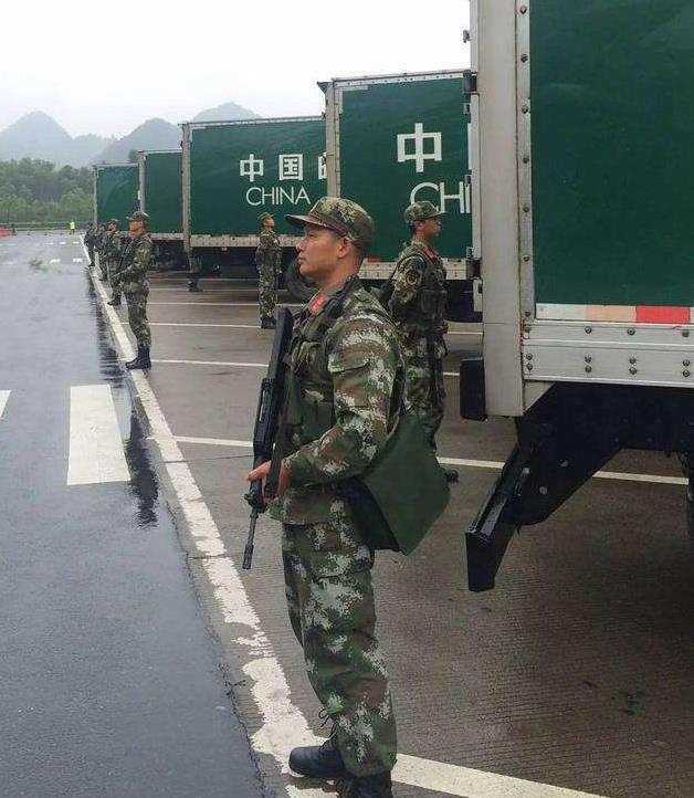 三重含义  刚看到武警押运今年高考试卷的新闻,说实