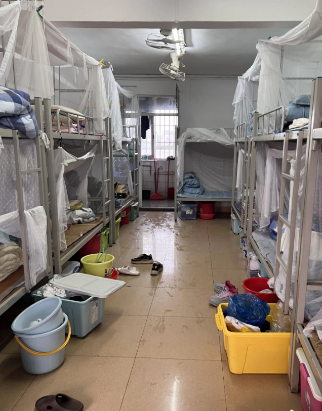 顺德大某初级中学男生宿舍拥挤,14人共住37平方米房间,生均面积仅2