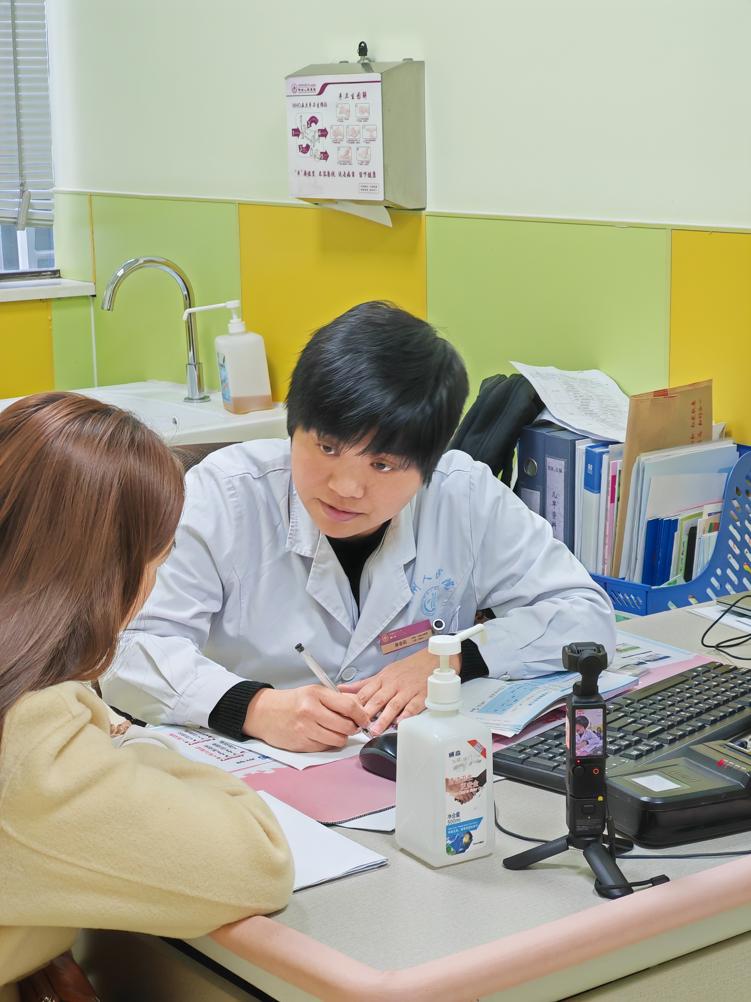 首都儿科研究所附属儿童医院代诊挂号服务儿童看病专人照看，家长格外放心的简单介绍